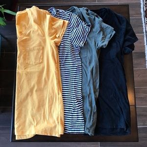 Set of 4 cotton v-neck tees, size M